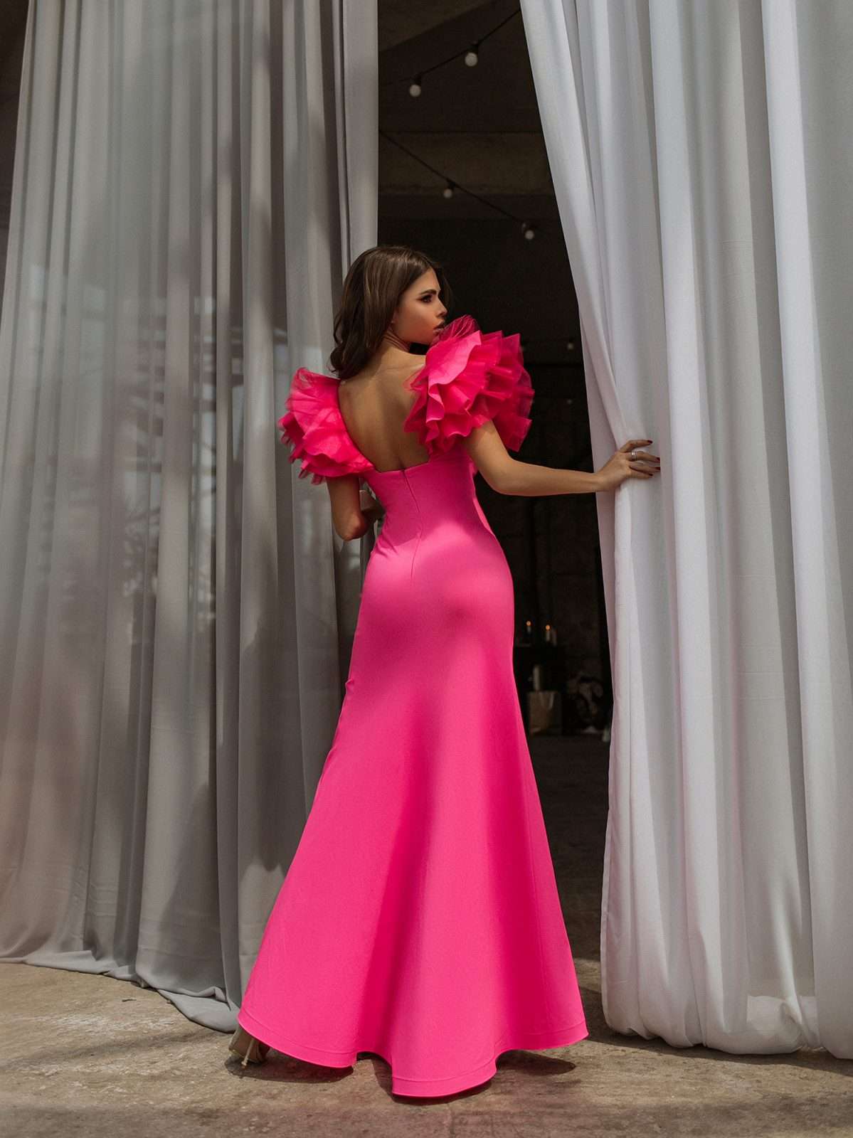 Fuchsia Maxi Dress with V-Neck, Open Back & Ruffle Mermaid Skirt – GLOWSYOU - Salons