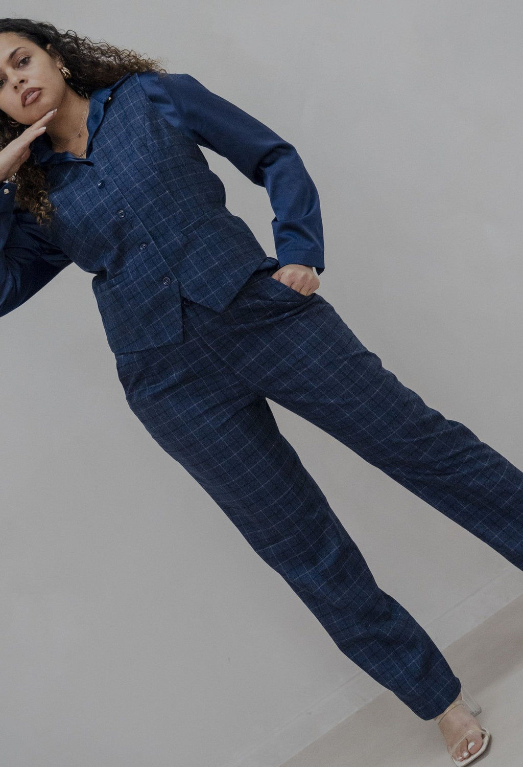 The plaid powered 3-piece pantsuit - Salons