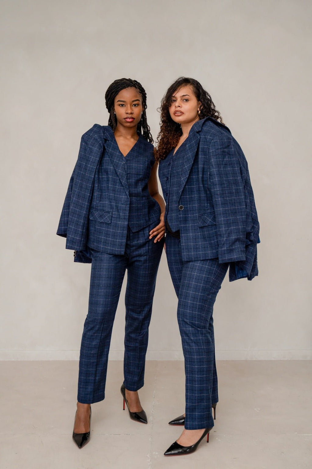The plaid powered 3-piece pantsuit - Salons