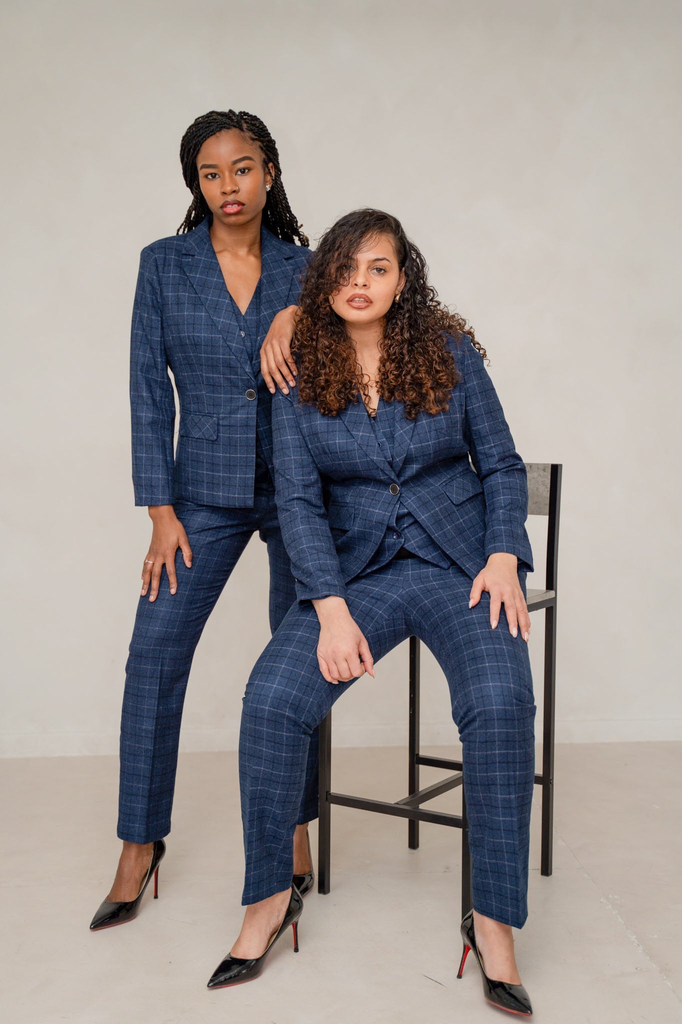 The plaid powered 3-piece pantsuit - Salons