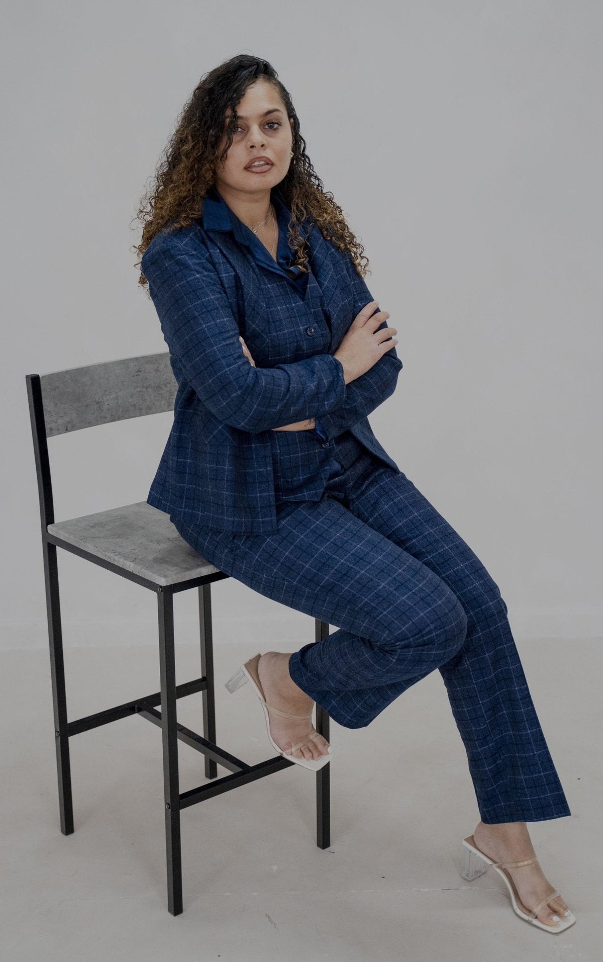 The plaid powered 3-piece pantsuit - Salons